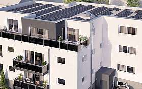 Modernes Wohnhaus mit Solarmodulen